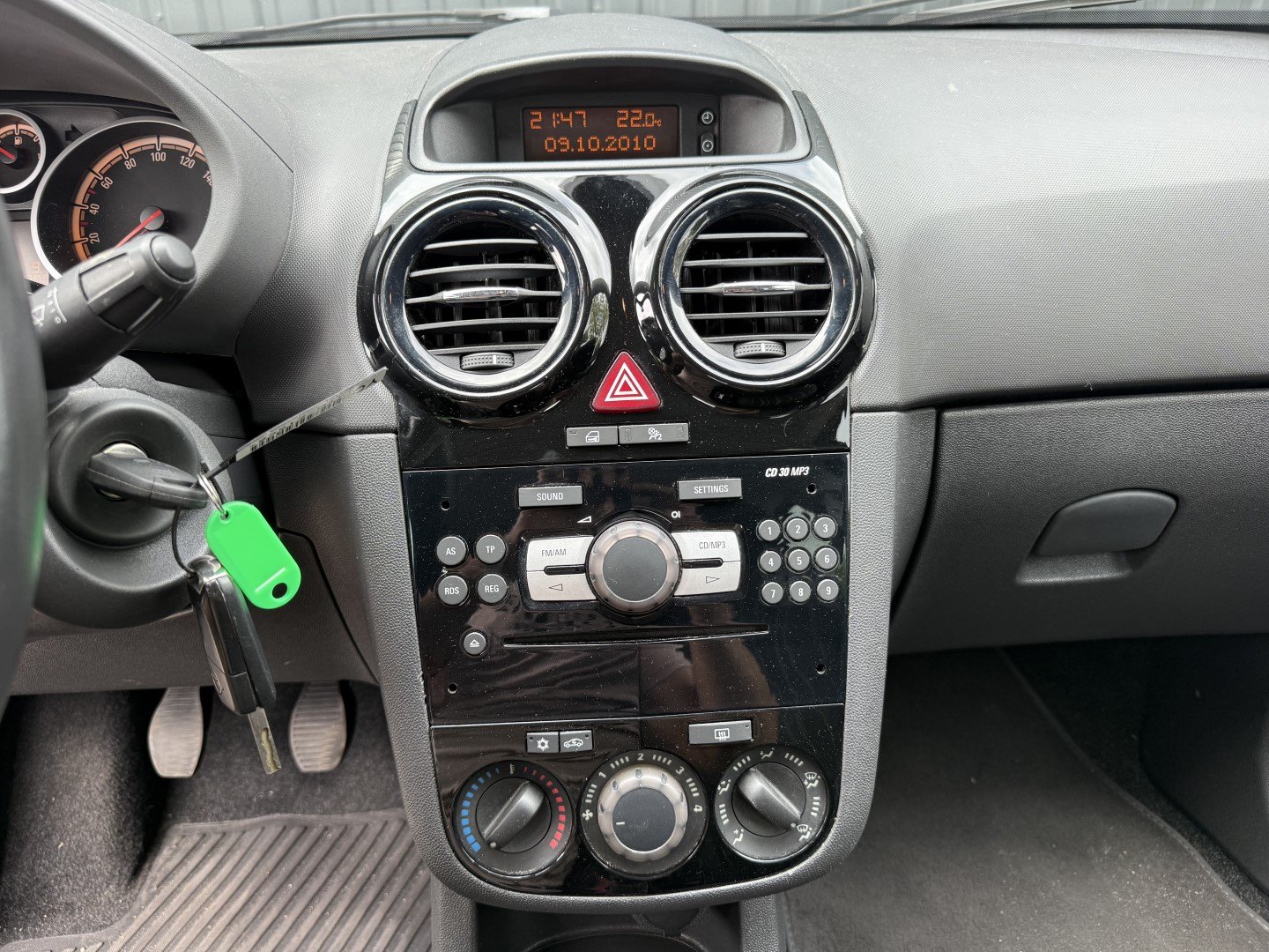 Opel Corsa 1.2-16V '111' Edition 16