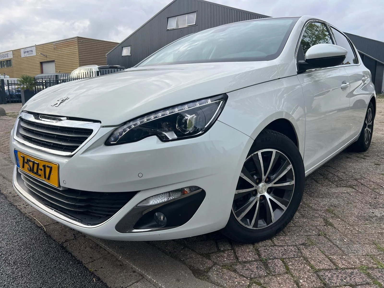 Peugeot 308 1