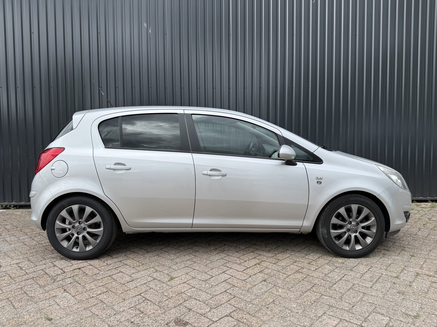 Opel Corsa 1.2-16V '111' Edition 20